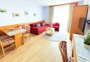 Fewo 13 im Haus Hühnergott - mit Balkon, Toplage – Ferienwohnung 13 Sellin – Charmante Wohnung mit Balkon & nur 900 m zum Strand