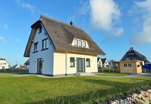 Reethaus "MeerZeit" mit Kamin, Sauna und 3 Schlafzimmern – Ferienhaus Meerzeit mit Sauna und Kamin in Dranske