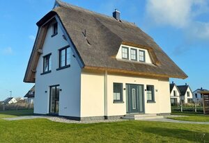 Reethaus "MeerZeit" mit Kamin, Sauna und 3 Schlafzimmern – Ferienhaus Meerzeit mit Sauna und Kamin in Dranske