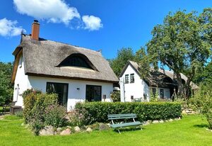 Groß Stresow - Irmi´s Kate - Ferienhaus und Doppelhaushälfte mit großem Garten