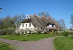 Reetdachhaus Malve 2 – Ferienhaus Malve 2 – Familienglück unter Reet mit Platz für Zwei- und Vierbeiner