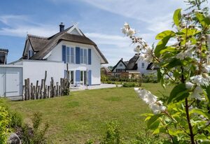 Ferienhaus Amrai auf der Insel Rügen – Ferienhaus Amrai – Reetgedeckter Urlaubstraum im Hafendorf Puddemin