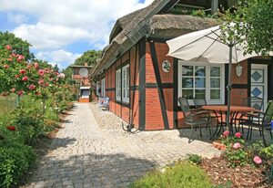 Landhaus "To Hus" - Fewo Maraike mit Garten