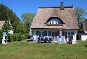 mit Garten, Sauna, Kamin und Whirlpool