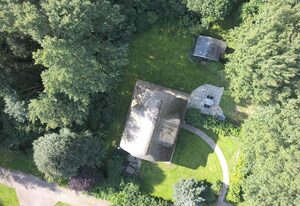 Idyllisches Reetdachhaus mit großem Garten
