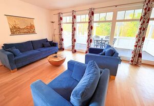 Strandresidenz Juliusruh Fewo 4 - großer Balkon – Familienfreundliche 3-Zimmer-Ferienwohnung mit Balkon nahe Strand Schaabe