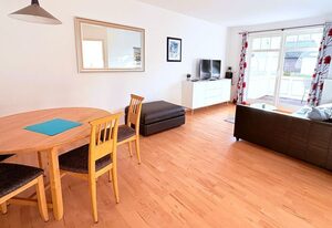 Strandresidenz Juliusruh Fewo 11- EG, Balkon, 2 SZ – Familienfreundliche Ferienwohnung mit Balkon