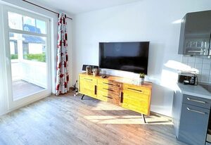 Strandresidenz Juliusruh Fewo 10 - Balkon, 2 SZ – Familienfreundliche 3-Zimmer-Ferienwohnung mit Balkon nahe Strand Schaabe